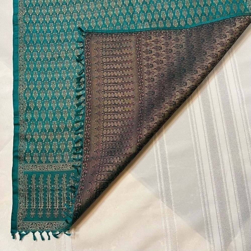 Indian Banarasi Silk Brocade Dupatta Scarf - NWOT - Emerald Green & Gold Paisley